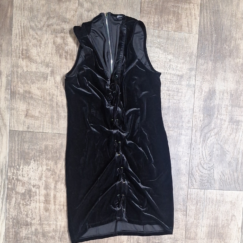 Elegant Black Velvet Sleeveless Dress
